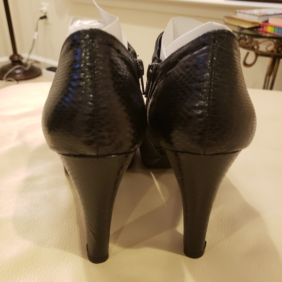 Shoes - Picture 3 of 4